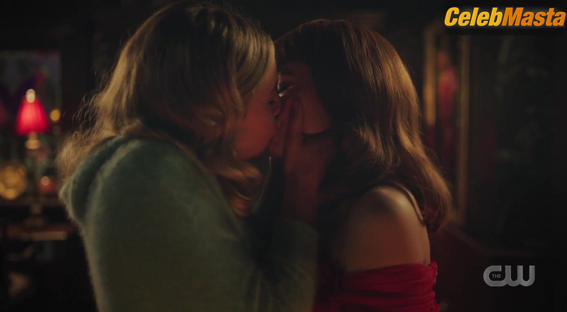 Lili Reinhart And Madelaine Petsch Share A Lesbian Scene - Photo 1 of 5 photo 2