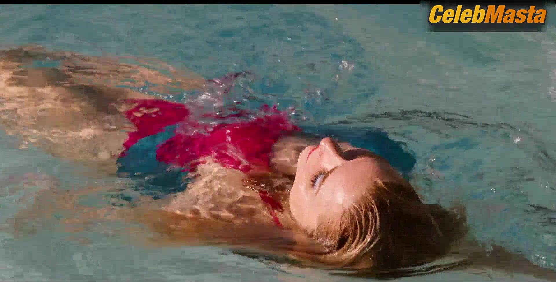 Cara Buono Hot Scene In Stranger Things - Photo 1 of 5 photo 2