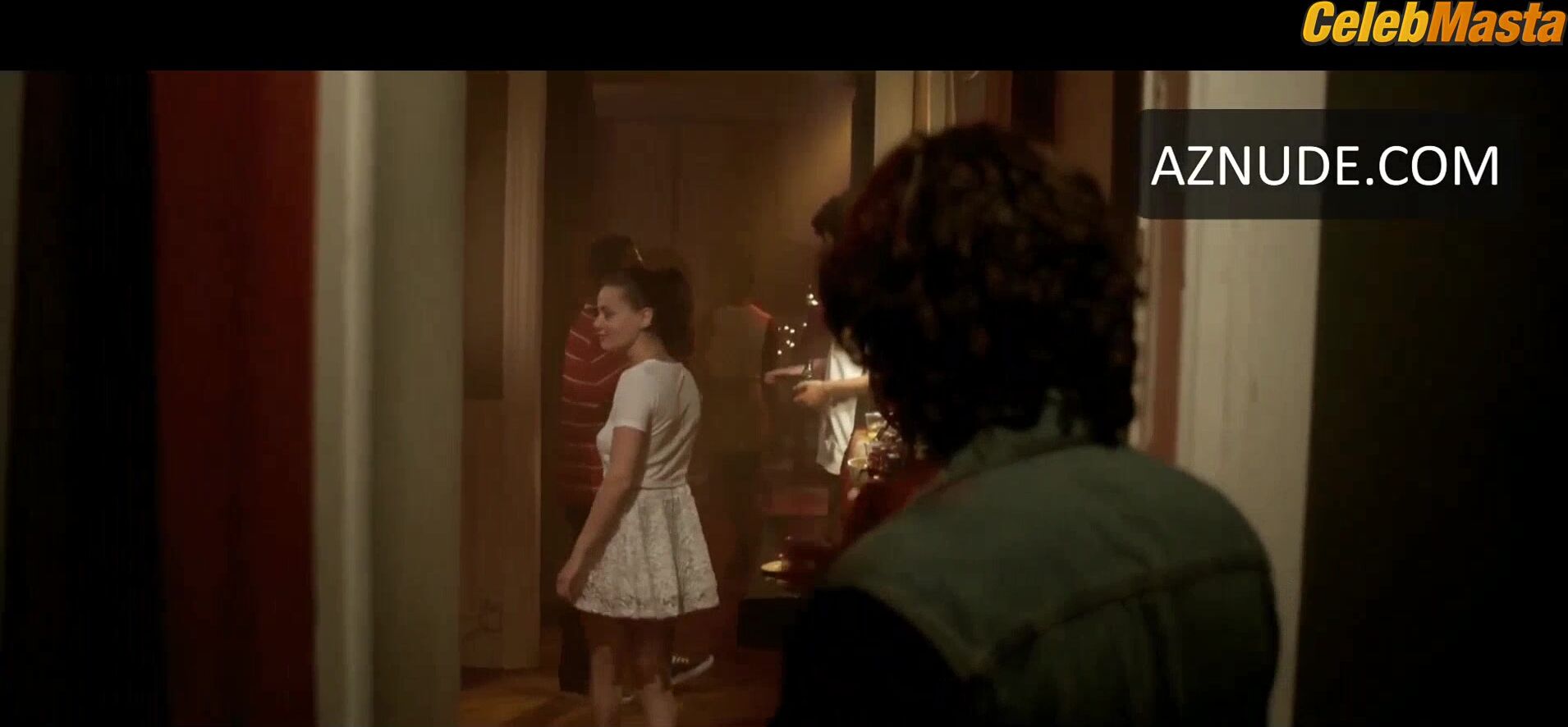 Roxane Mesquida Sexy Scene From Nos Futurs - Photo 2 of 5 photo 1