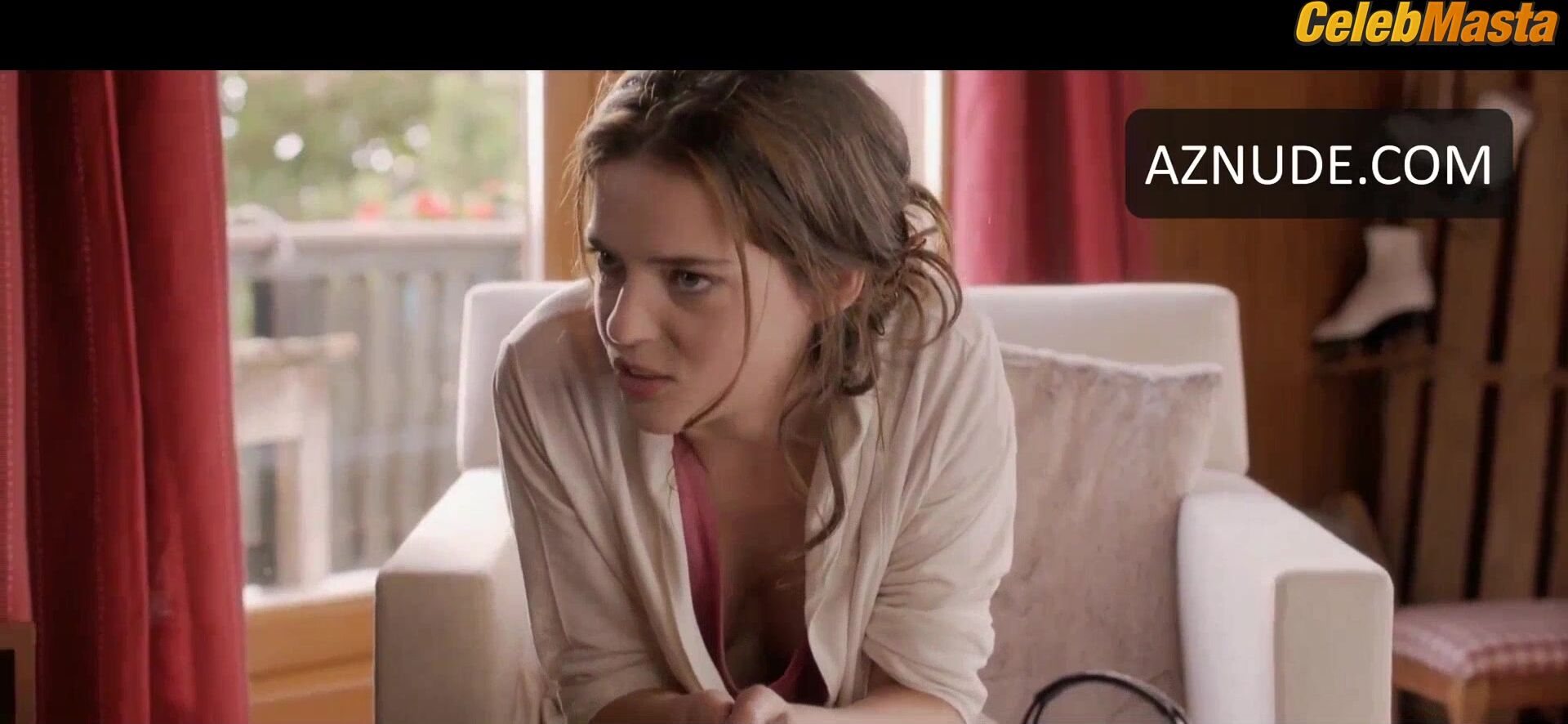 Roxane Mesquida Sexy Scene From Nos Futurs - Photo 2 of 5 photo 4
