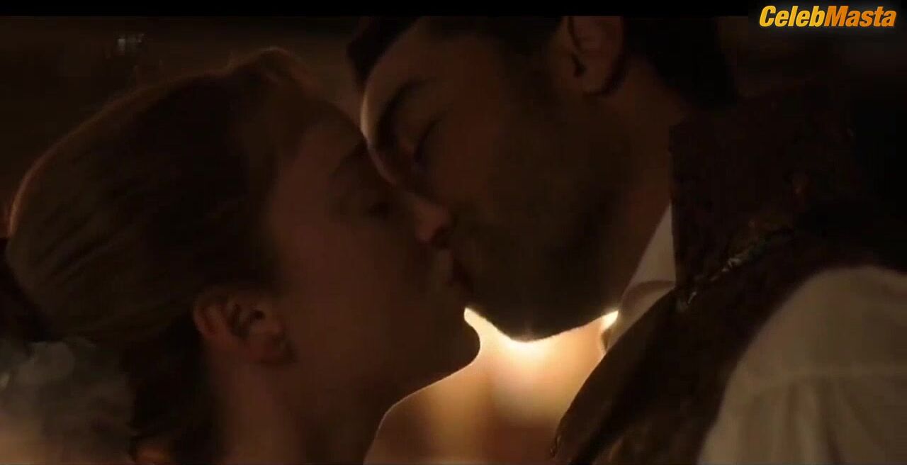 Phoebe Dynevor ’s Booty And Tits Scene In Bridgerton - Photo 1 of 5