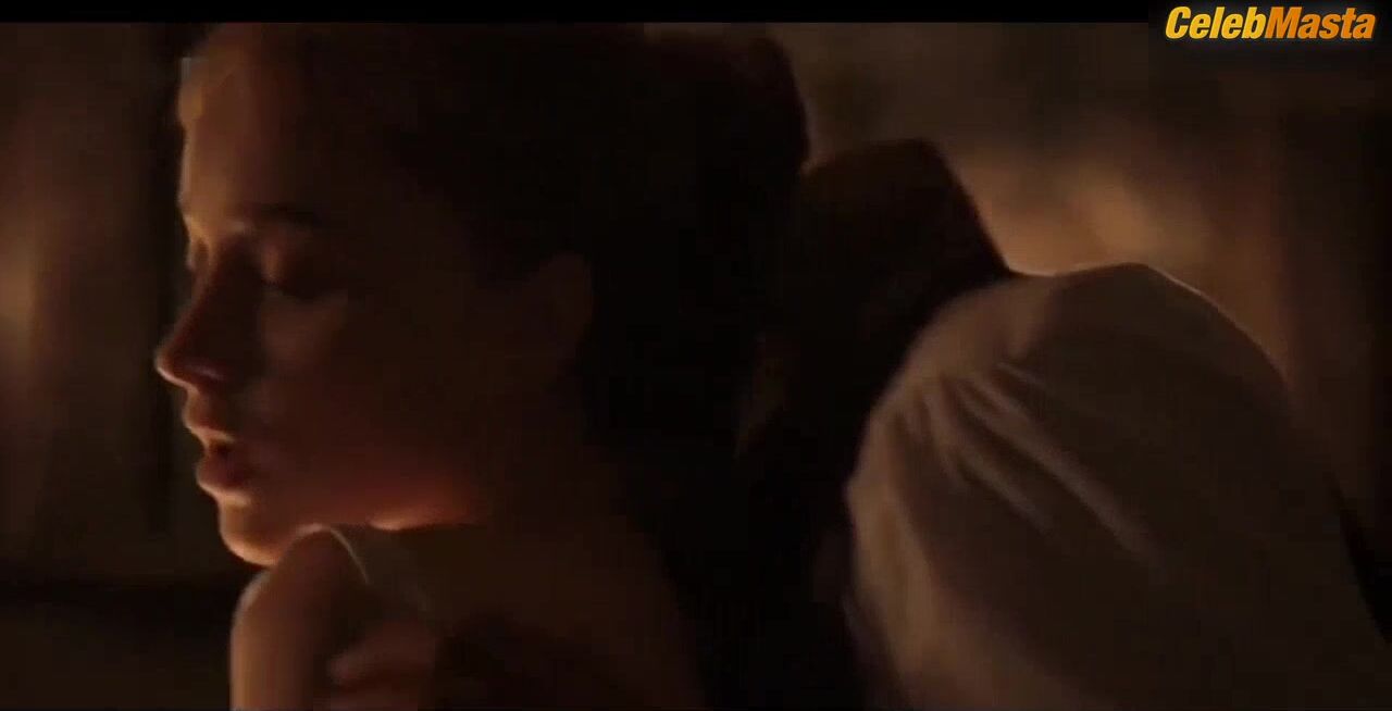 Phoebe Dynevor ’s Booty And Tits Scene In Bridgerton - Photo 1 of 5 photo 2