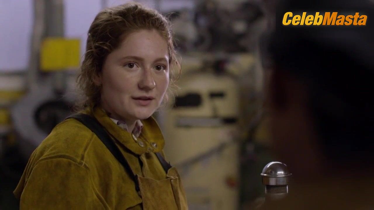 Ashley Romans And Emma Kenney’s Lesbian Scene In - Photo 1 of 5