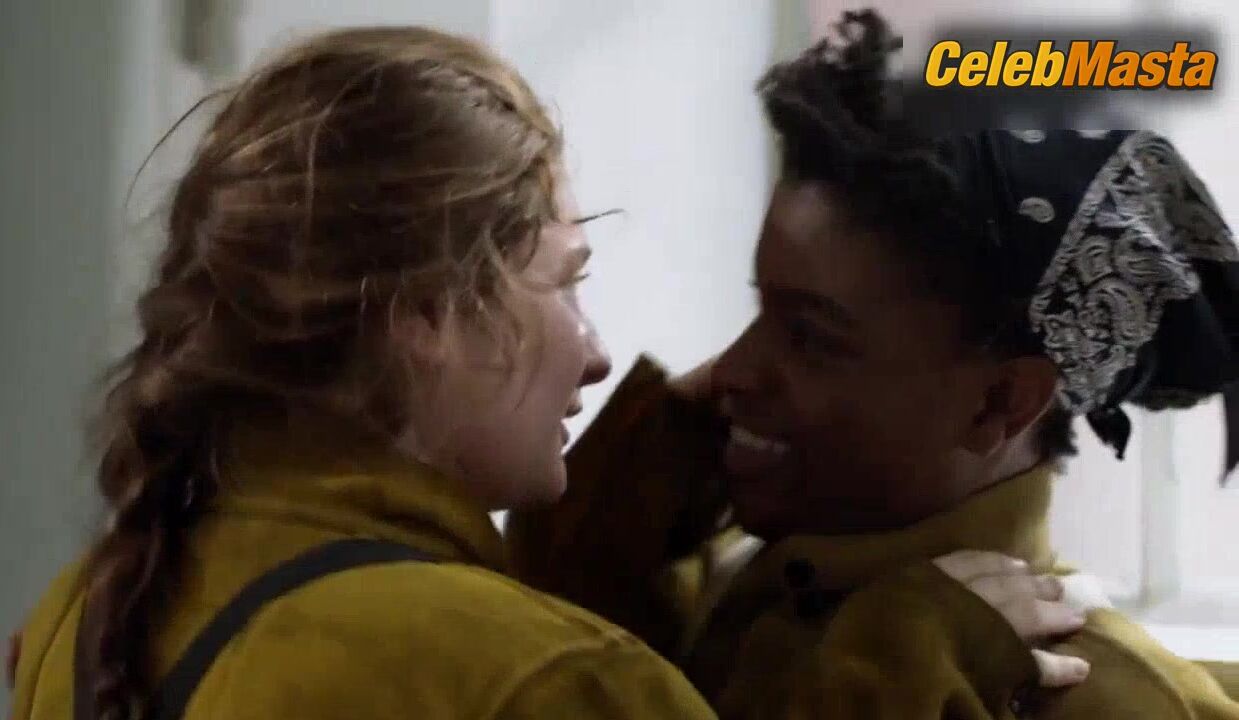 Ashley Romans And Emma Kenney’s Lesbian Scene In - Photo 1 of 5 photo 5