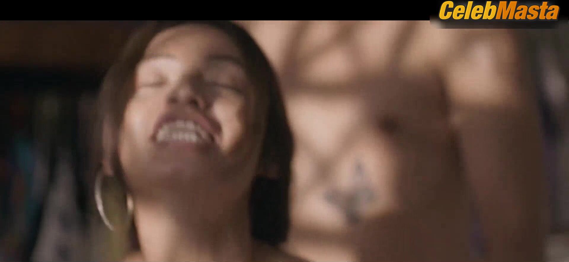 Sheila Snow Flaunts Butt, Breasts Scene In Sapul - Photo 1 of 5 photo 2