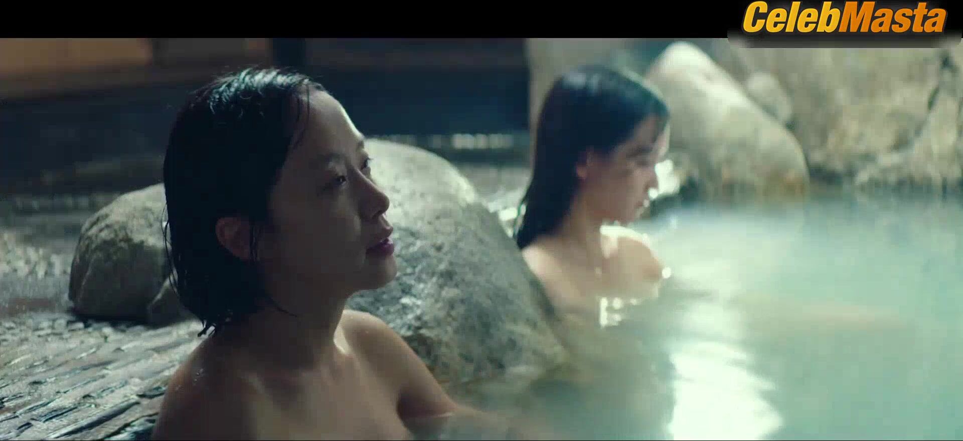 Do-yeon Jeon And Hyun Been Shin’s Boobs, Swimsuit - Photo 1 of 5