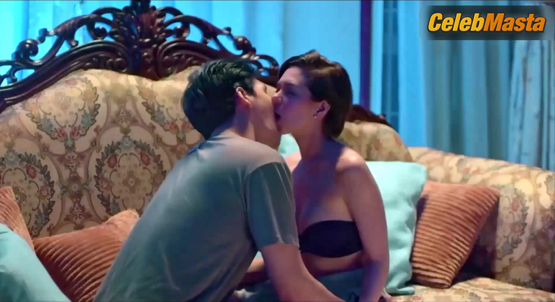 Rose Van Ginkel ’s Tits And Butt Scene In Boy Bastos - Photo 2 of 5 photo 1