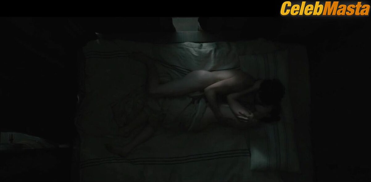 Holliday Grainger Tits, Ass Scene From Tulip Fever - Photo 2 of 5 photo 5