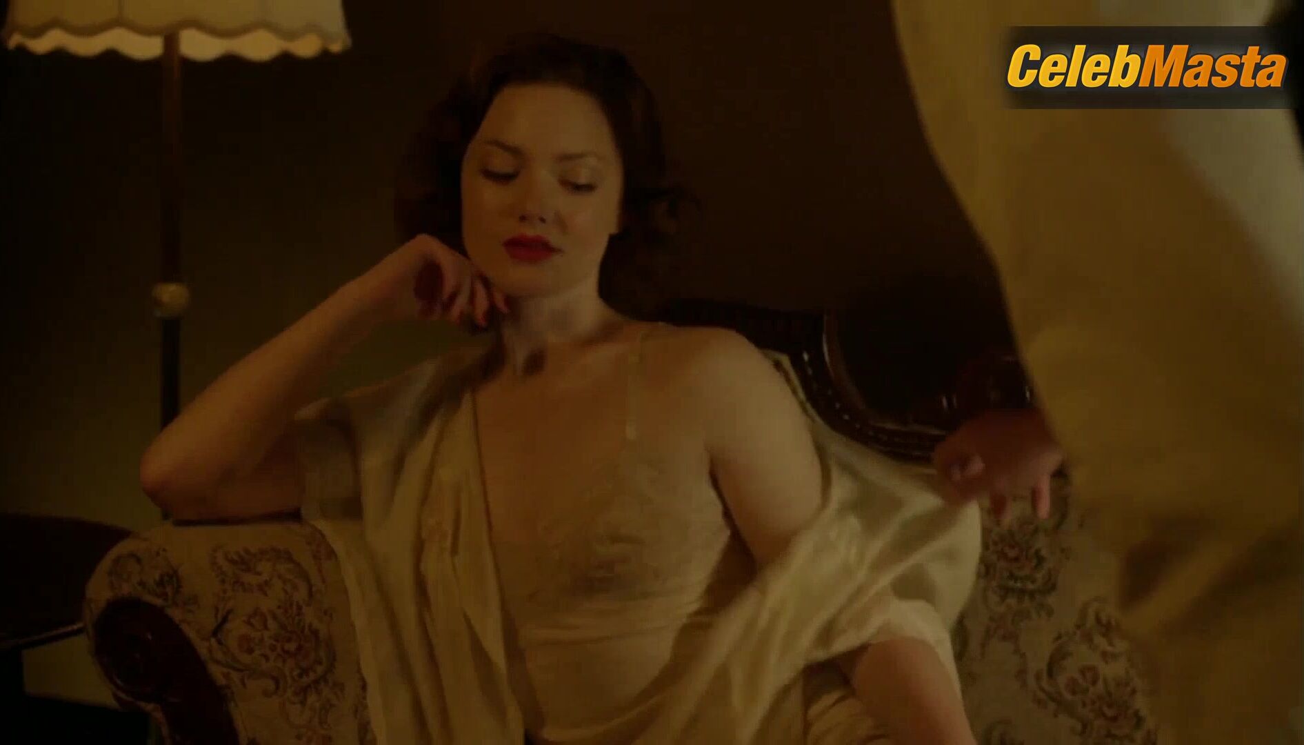 Holliday Grainger ’s Sexy Scene From Bonnie & Clyde - Photo 1 of 5