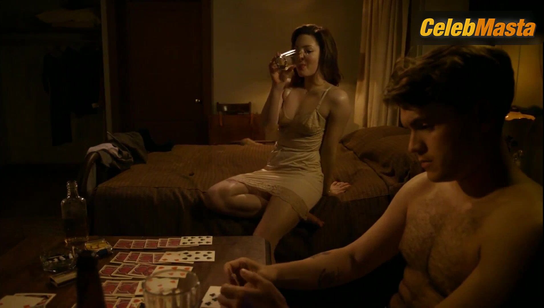 Holliday Grainger ’s Sexy Scene From Bonnie & Clyde - Photo 1 of 5 photo 4