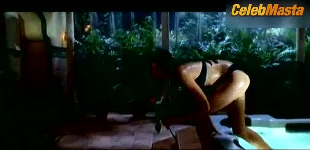 Denise Richards Shows Swimsuit Scene In Valentine - Photo 3 of 5 photo 5