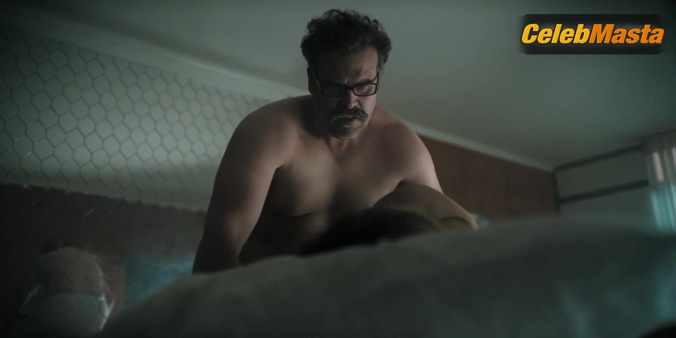 Linda Cardellini Sexy Scene From Dtf St. Louis - Photo 1 of 5 photo 5