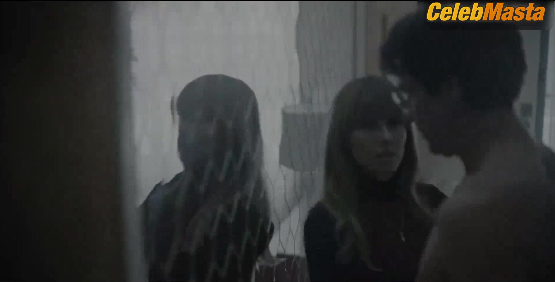 Linda Cardellini Boobs Scene In Dtf St. Louis - Photo 1 of 5