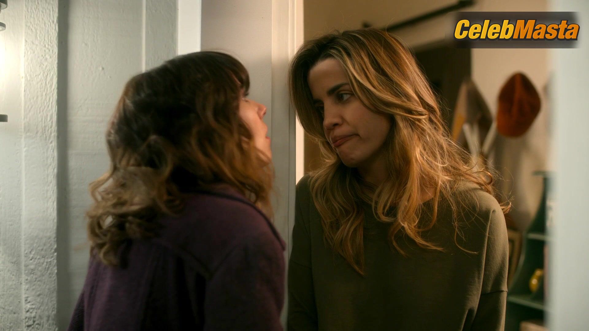 Linda Cardellini And Natalie Morales’ Lesbian Scene In - Photo 1 of 5 photo 5