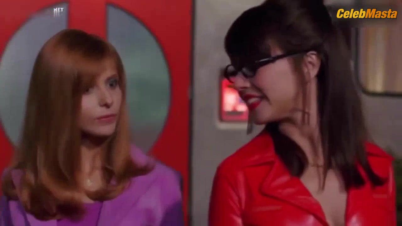 Linda Cardellini ’s Underwear Scene From Scooby-doo - Photo 3 of 5 photo 4