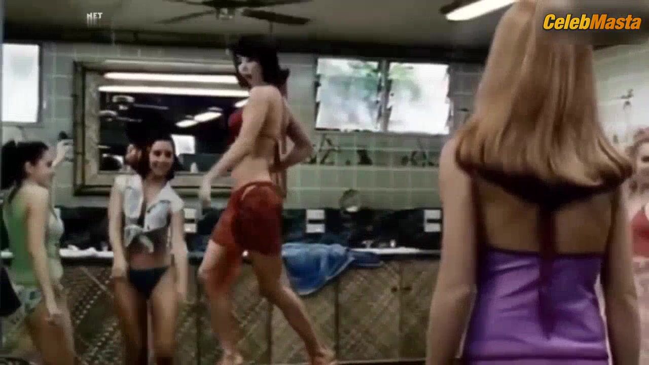 Linda Cardellini ’s Underwear Scene From Scooby-doo - Photo 3 of 5 photo 5