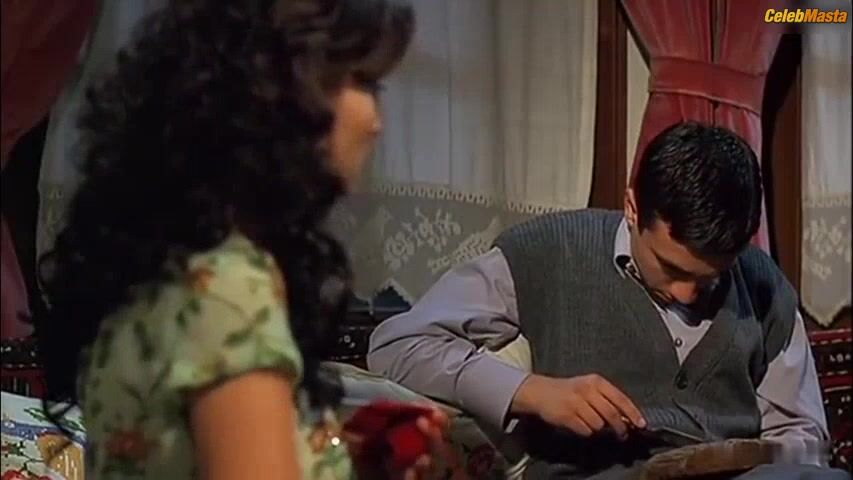 Nurgul Yesilcay ’s Underwear Scene From Egreti Gelin - Photo 3 of 5 photo 2