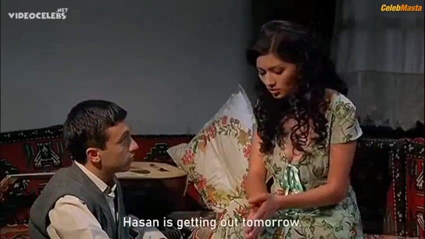 Nurgul Yesilcay ’s Underwear Scene From Egreti Gelin - Photo 3 of 5 photo 5