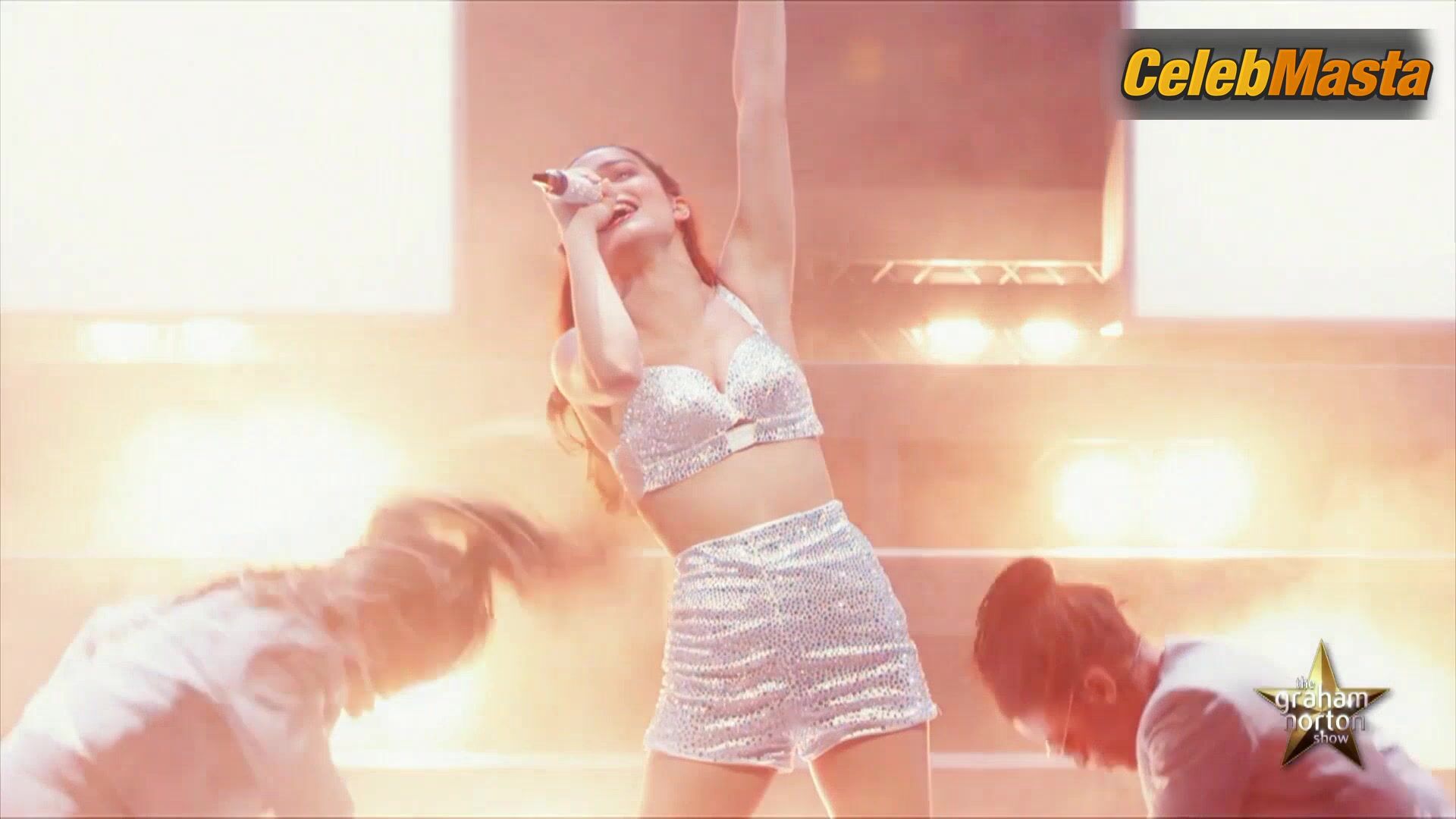 Rachel Zegler ’s Hot Scene In The Graham Norton Show - Photo 2 of 5