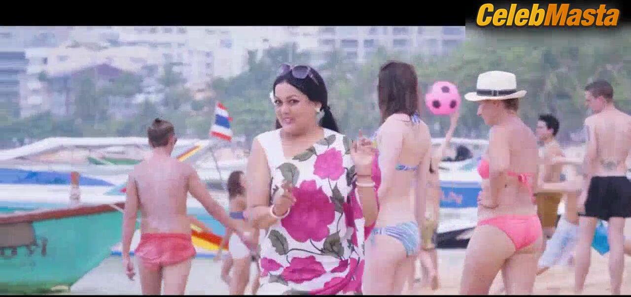 Mandana Karimi ’s Sexy Scene In Kya Kool Hain Hum 3 - Photo 1 of 5