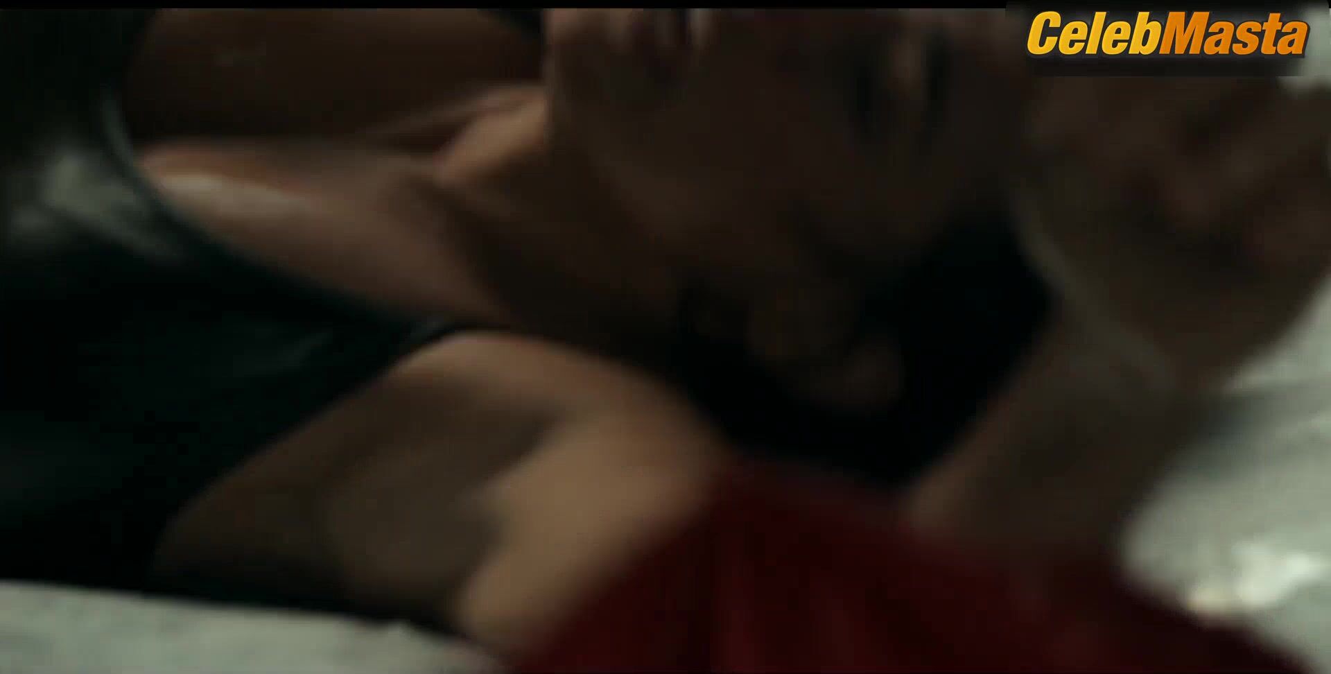 Natalie Martinez ’s Hot Scene In The I-land - Photo 2 of 5 photo 1