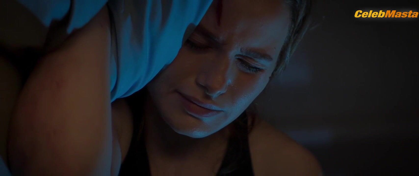 Madelaine Petsch Booty And Underwear Scene From The Strangers - Photo 2 of 5 photo 1