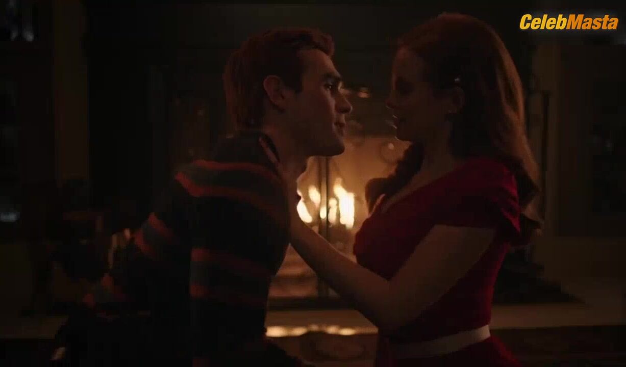 Madelaine Petsch Bares Racy Scene In Riverdale - Photo 4 of 5 photo 2