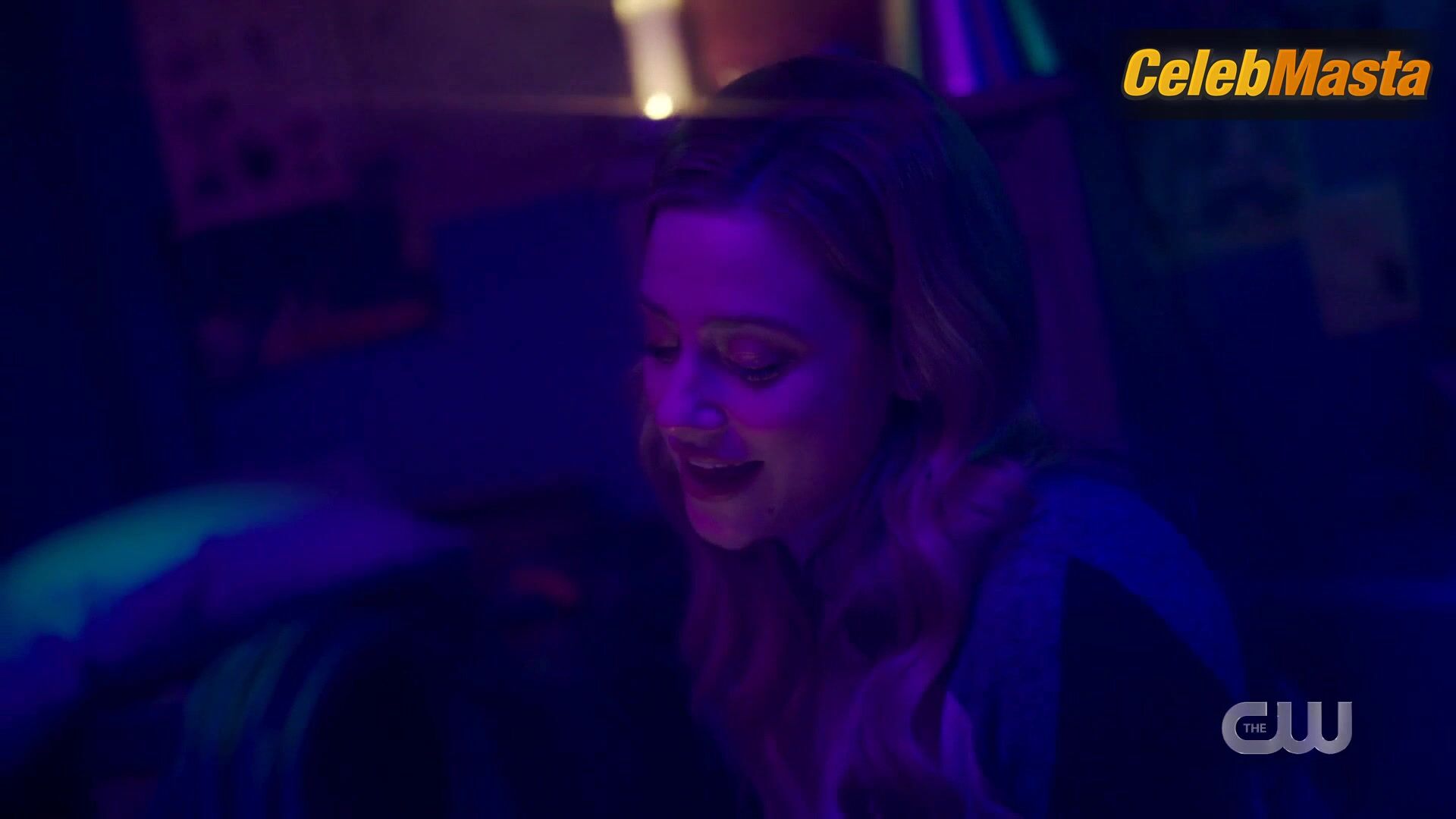 Madelaine Petsch ’s Racy Scene In Riverdale - Photo 3 of 5 photo 4