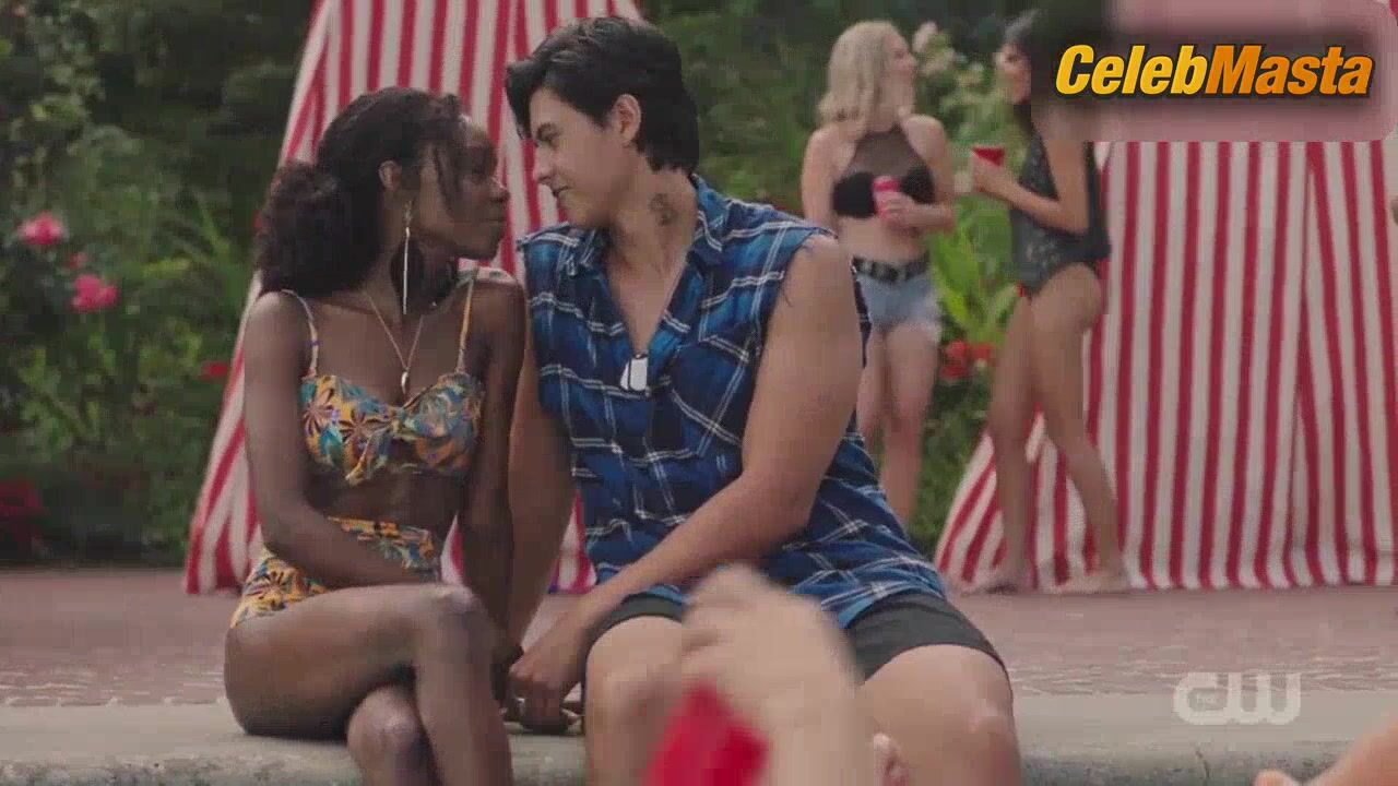 Ashleigh Murray Madelaine Petsch And ’s Swimsuit Scene - Photo 3 of 5 photo 5