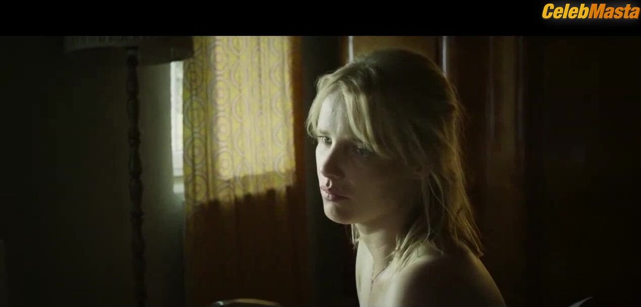 Joanna Kulig Tits Scene In Clergy - Photo 3 of 5 photo 2