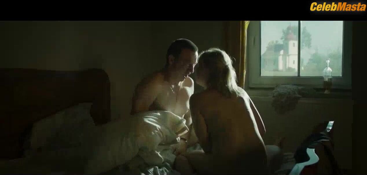 Joanna Kulig Tits Scene In Clergy - Photo 3 of 5 photo 5