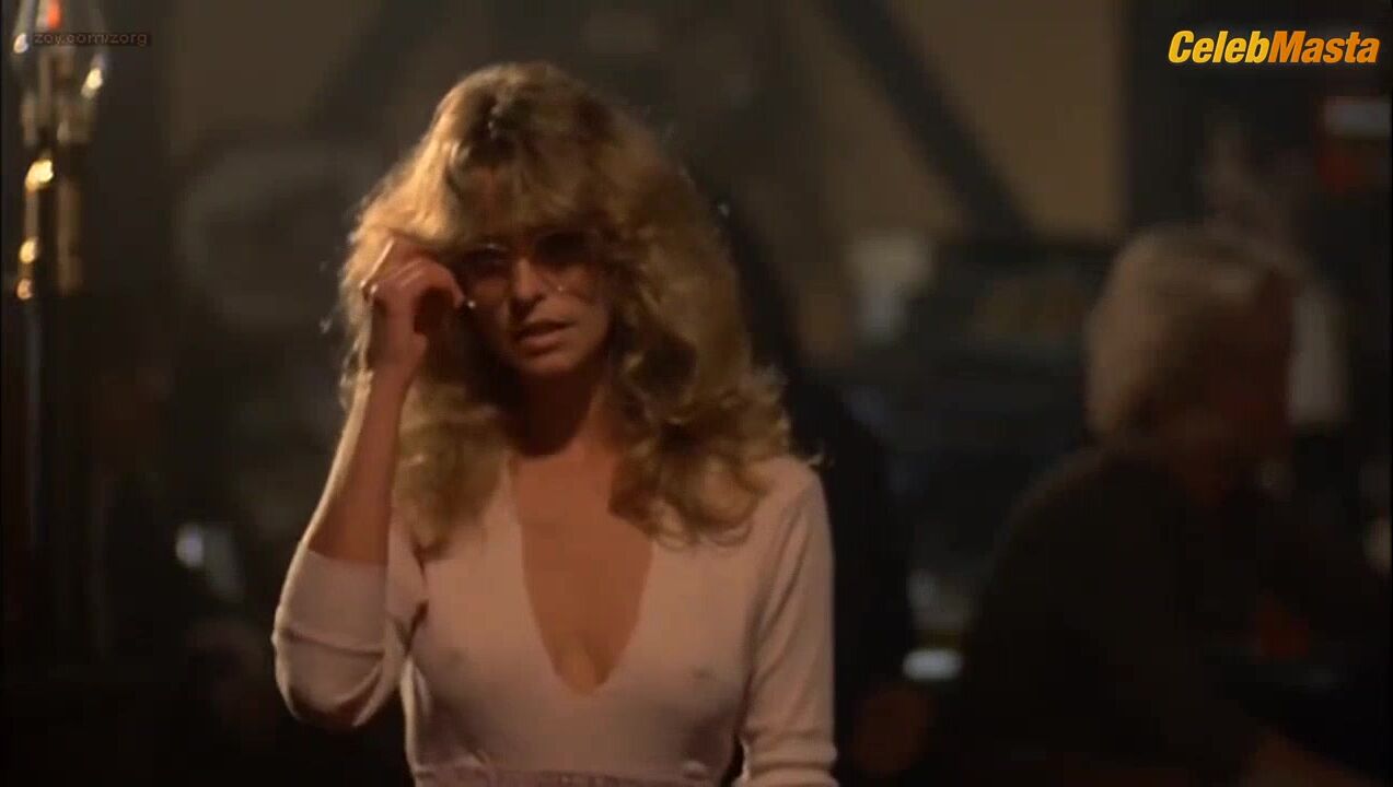 Farrah Fawcett ’s Tits Scene From The Cannonball Run - Photo 2 of 5