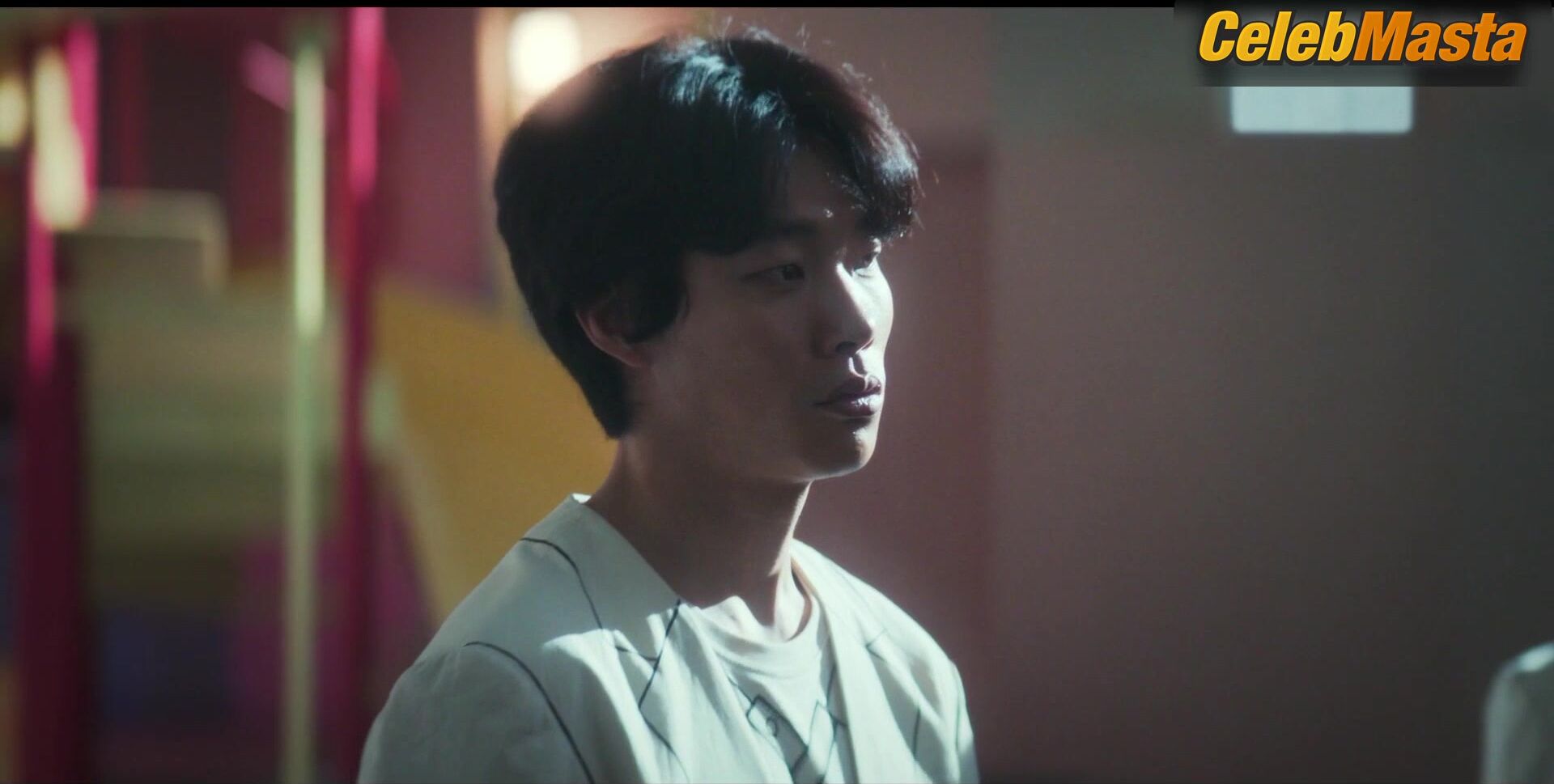 Chun Woo-hee ’s Underwear Scene In The 8 Show - Photo 1 of 5