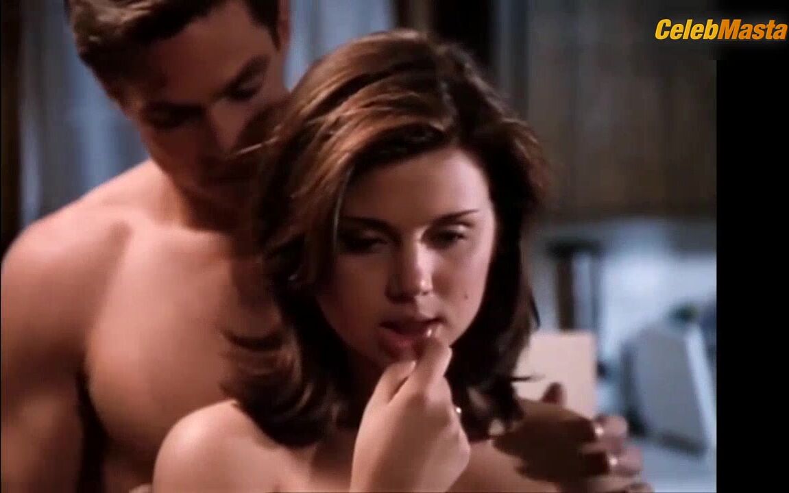 Tiffani-amber Thiessen Tits, Underwear Scene From The Stranger - Photo 1 of 5 photo 5