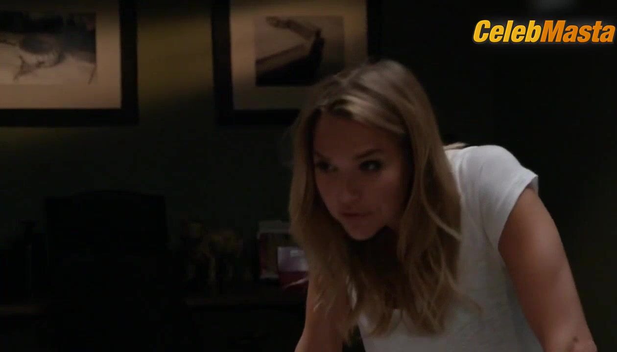 Arielle Kebbel ’s Underwear Scene From The League - Photo 2 of 5 photo 5