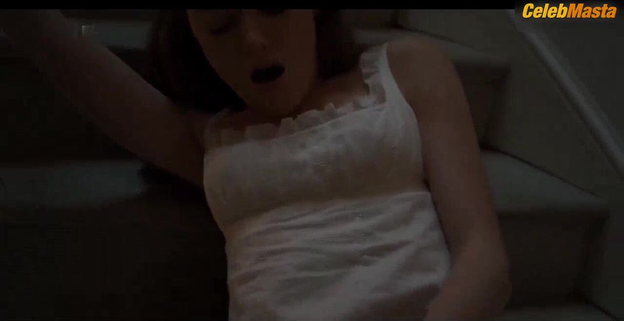 Phoebe Dynevor Underwear Scene In Bridgerton Show - Photo 3 of 5 photo 5