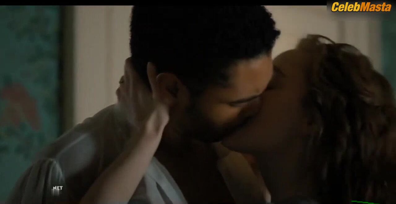 Phoebe Dynevor ’s Underwear Scene From Bridgerton - Photo 3 of 5 photo 1