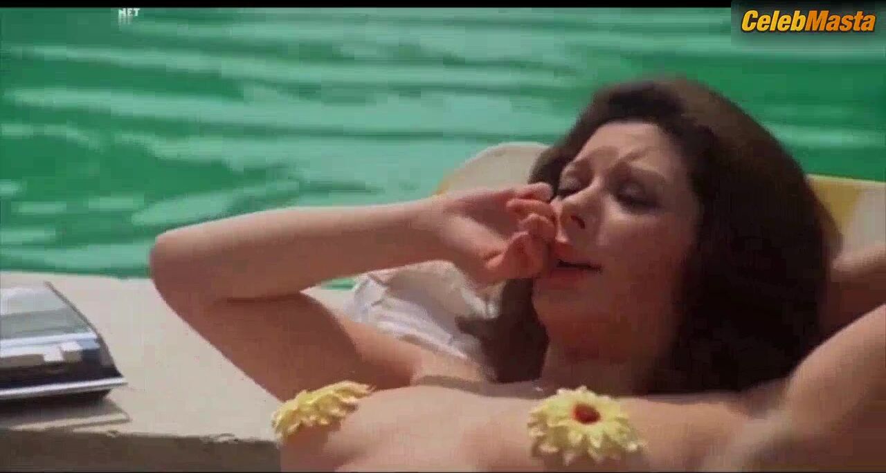 Edwige Fenech Ass, Tits Scene From La Pretora - Photo 1 of 5