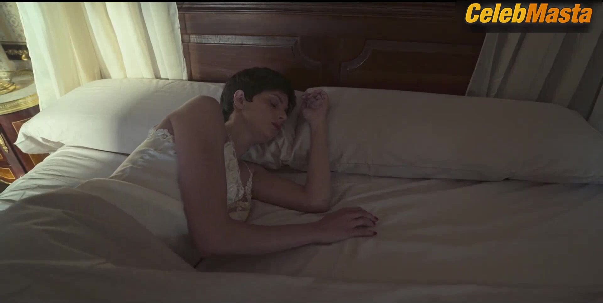 Macarena Gomez Megan Montaner And Boobs Scene In 30 Coins - Photo 1 of 5