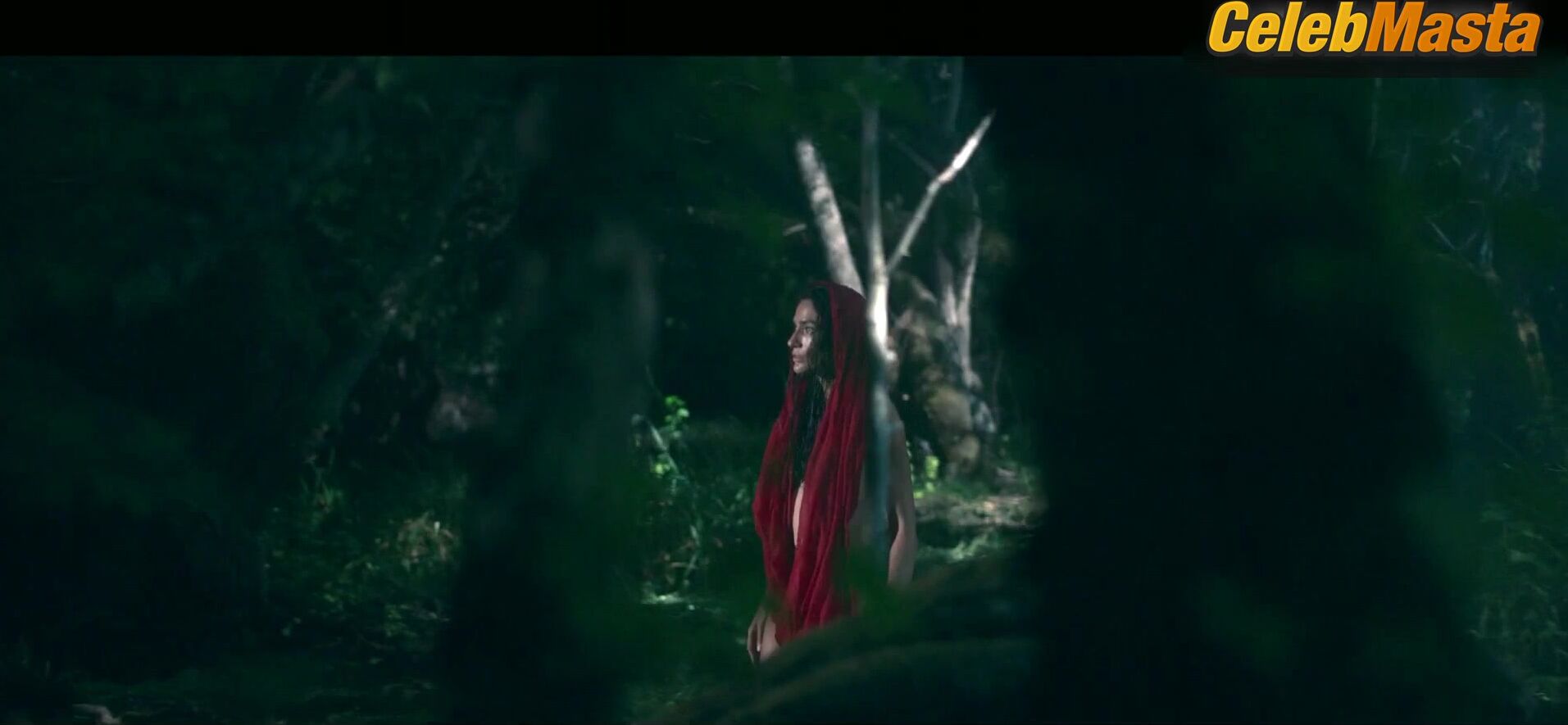 Saadet Aksoy Serenay Sarikaya And Sexy Scene From - Photo 2 of 5 photo 5