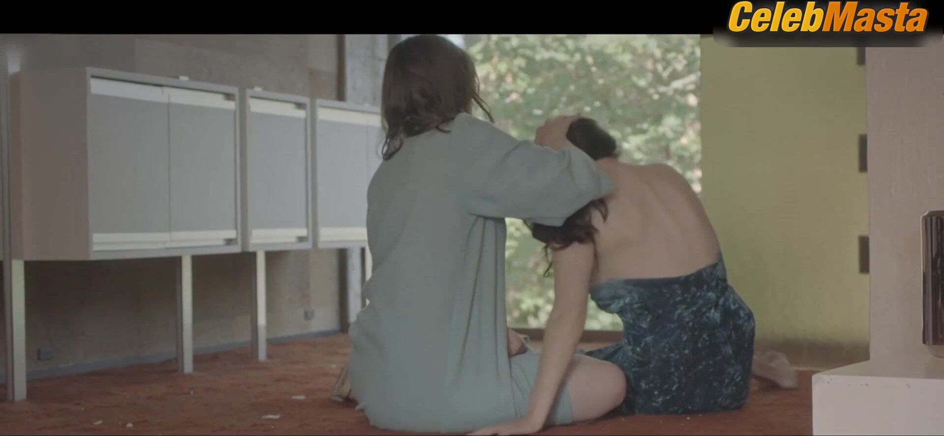 Roxane Mesquida ’s Tits Scene In Medusa - Photo 4 of 5 photo 5