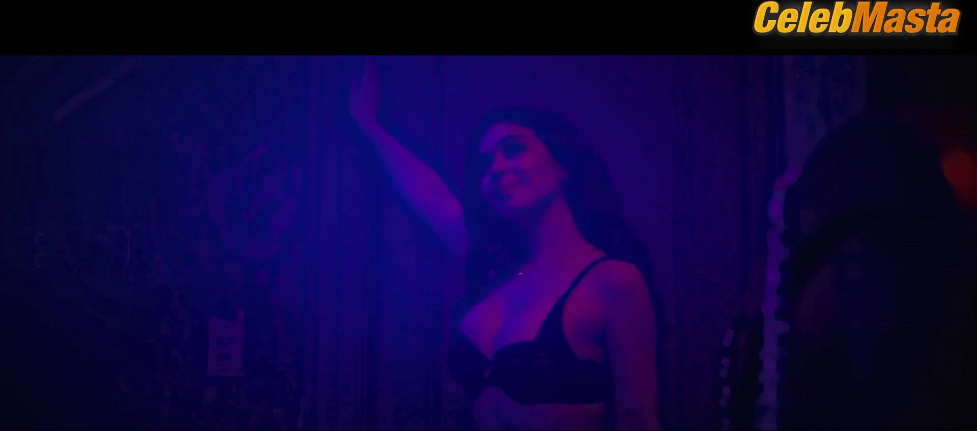 Rose Van Ginkel ’s Tits And Underwear Scene In Stalkers - Photo 1 of 5