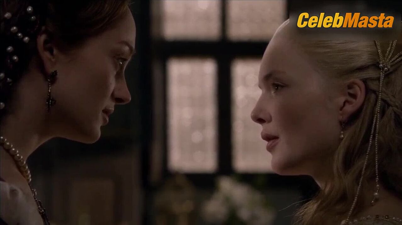 Holliday Grainger Lotte Verbeek And Lesbian Sex Scene From The - Photo 1 of 5 photo 2