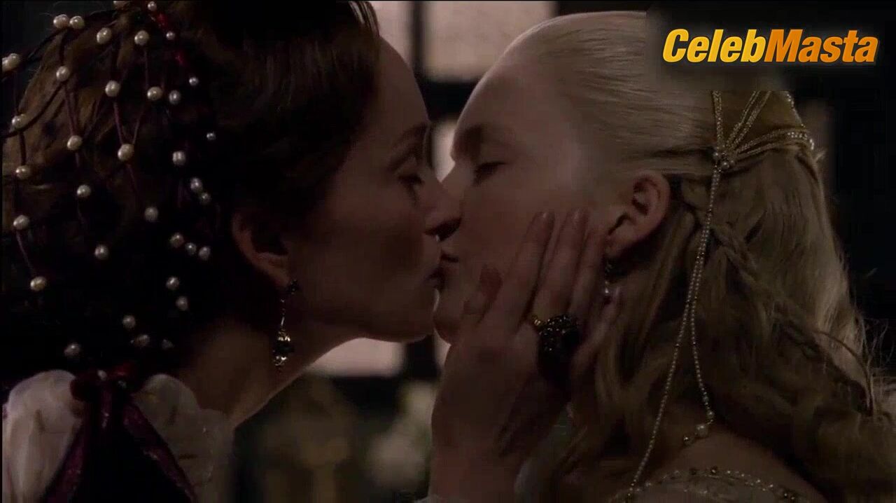 Holliday Grainger Lotte Verbeek And Lesbian Sex Scene From The - Photo 1 of 5 photo 5
