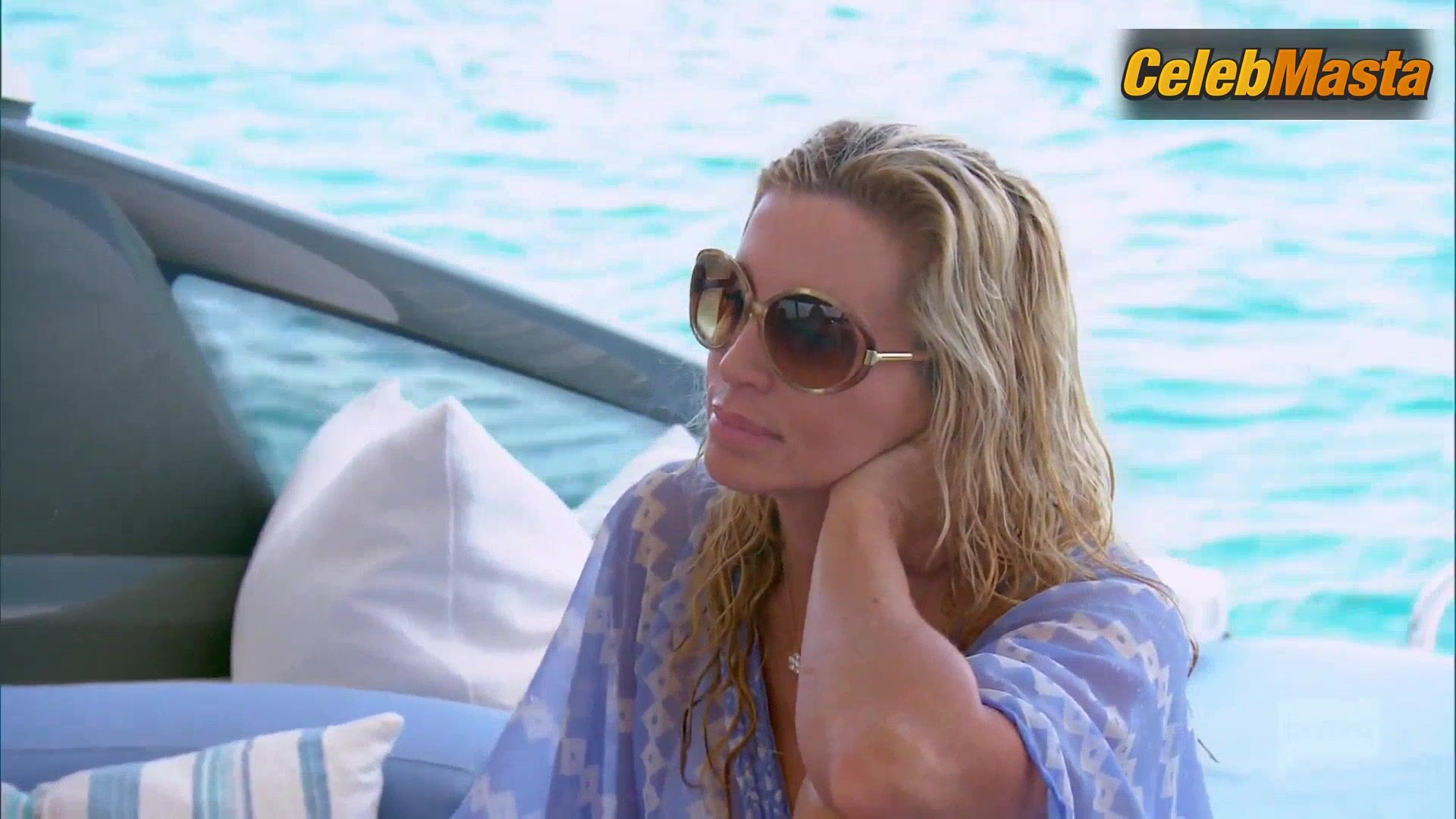 Denise Richards , Lisa Rinna And Dorit Kemsley Swimsuit - Photo 1 of 5 photo 4