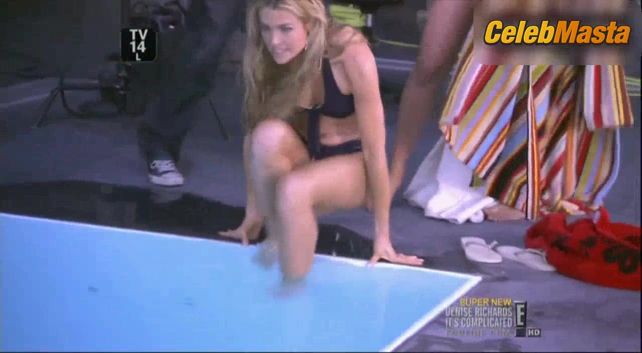 Denise Richards Swimsuit Scene From It’s Complicated - Photo 1 of 5
