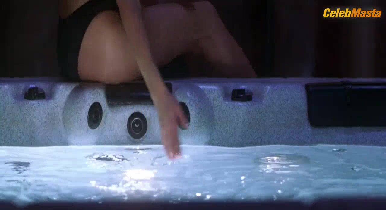 Denise Richards ’ Sexy Scene From Valentine - Photo 3 of 5 photo 1