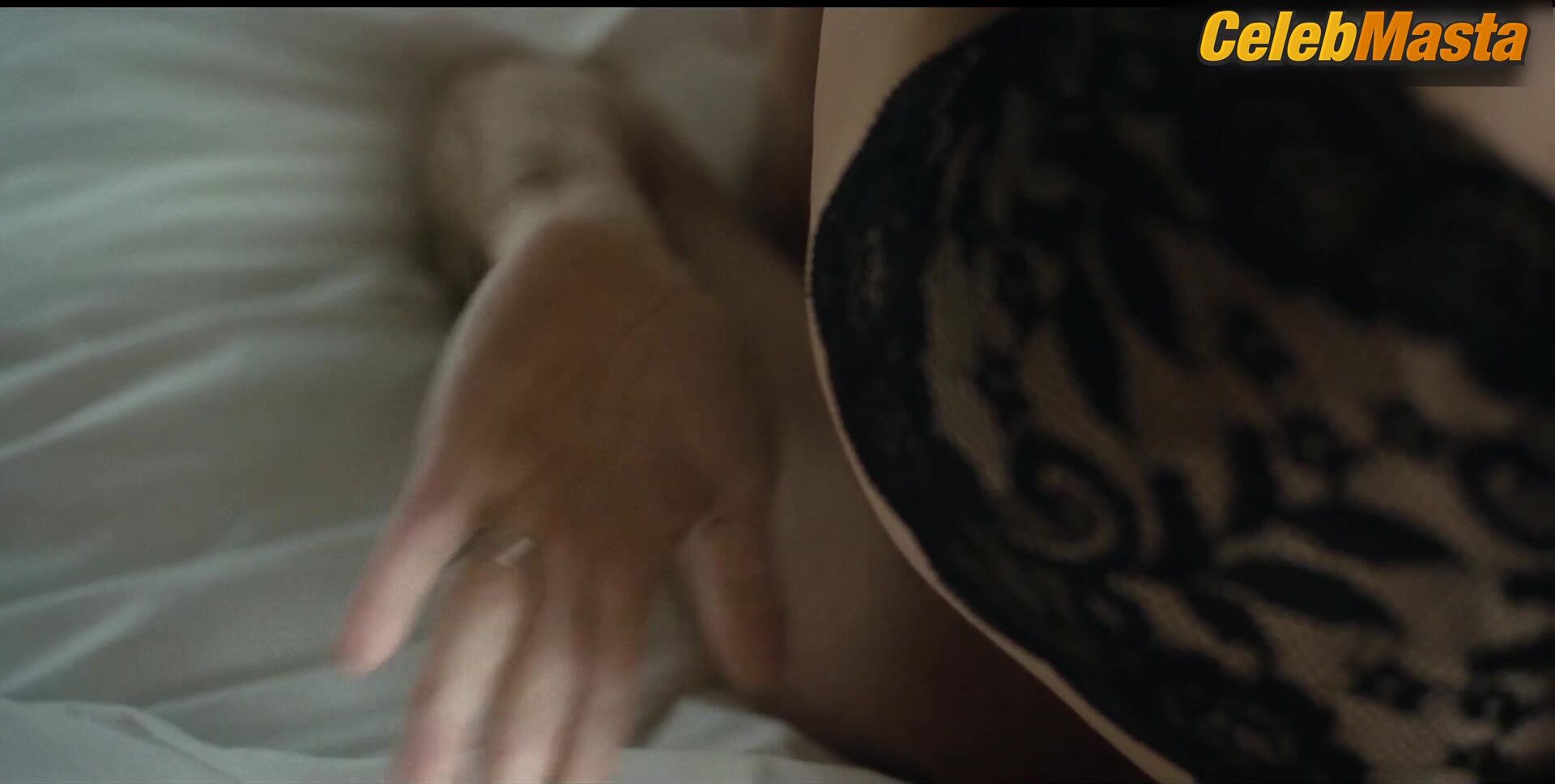 Linda Cardellini Underwear Scene In Dtf St. Louis Film - Photo 1 of 5 photo 4
