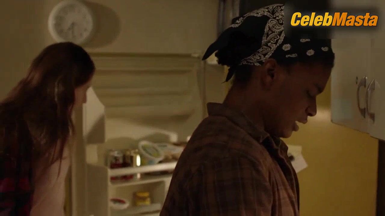 Emma Kenney Shows Underwear Scene In Shameless - Photo 2 of 5