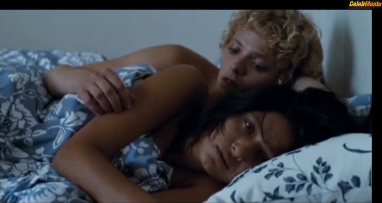 Nurgul Yesilcay Lesbian Scene From The Edge Of Heaven - Photo 1 of 5 photo 5